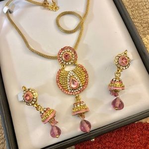Pink & Gold Necklace & Earring Set! 🌸